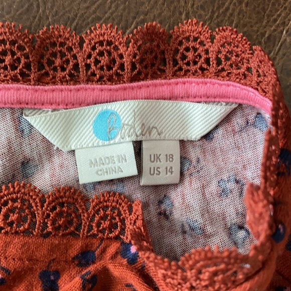 Boden Ballet Neck lace trim Tee 14 - Picture 4 of 4